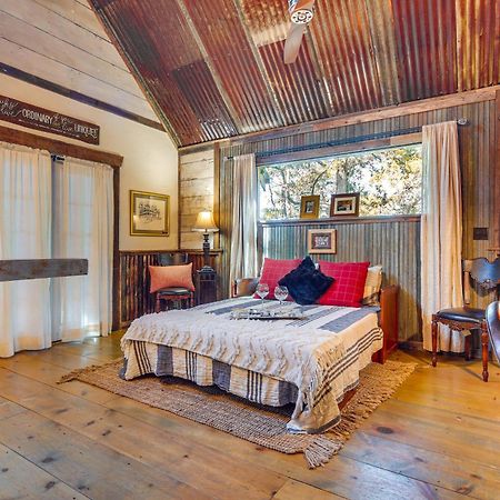 Pet-Friendly Wimberley Cabin With Fire Pit And Hot Tub 외부 사진