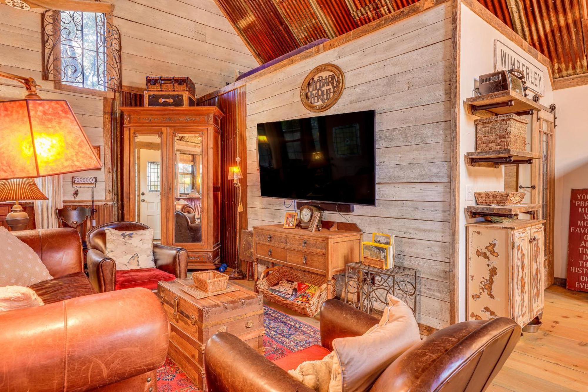 Pet-Friendly Wimberley Cabin With Fire Pit And Hot Tub 외부 사진