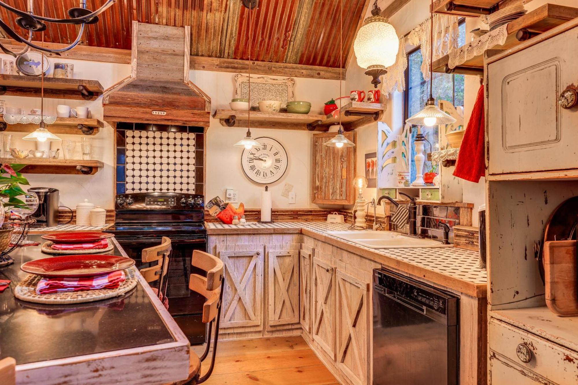 Pet-Friendly Wimberley Cabin With Fire Pit And Hot Tub 외부 사진