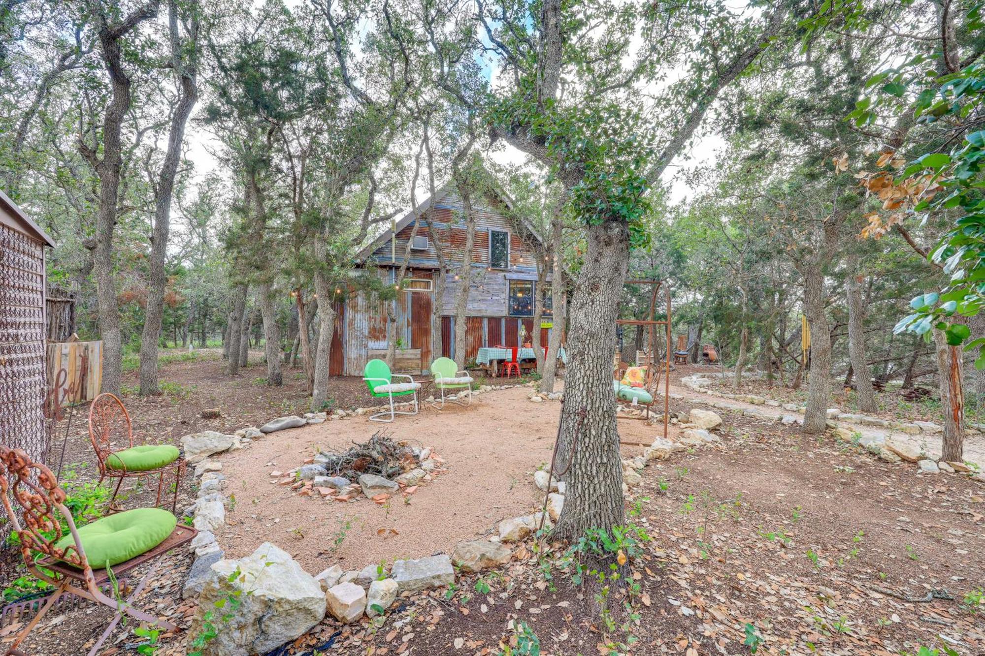 Pet-Friendly Wimberley Cabin With Fire Pit And Hot Tub 외부 사진